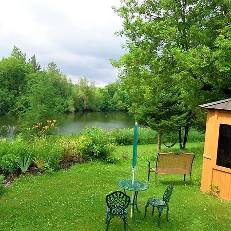 Motel Des Deux Lacs Waterloo ภายนอก รูปภาพ