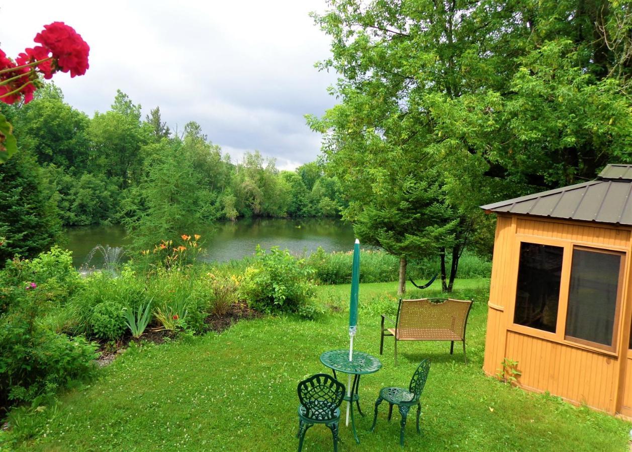 Motel Des Deux Lacs Waterloo ภายนอก รูปภาพ