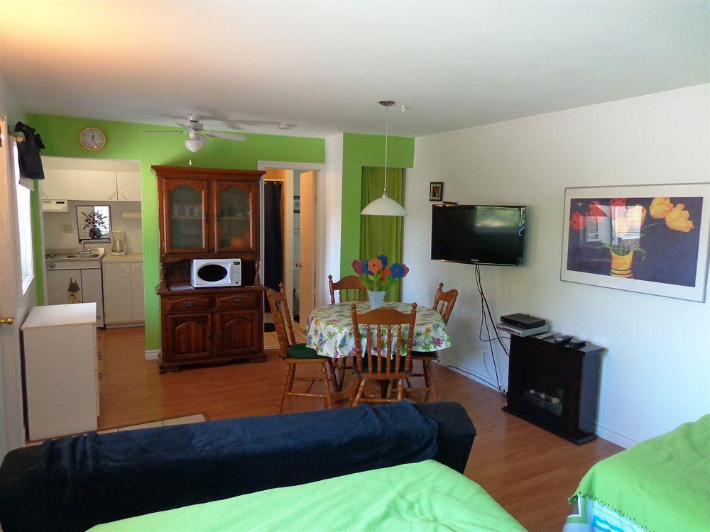 Motel Des Deux Lacs Waterloo ภายนอก รูปภาพ