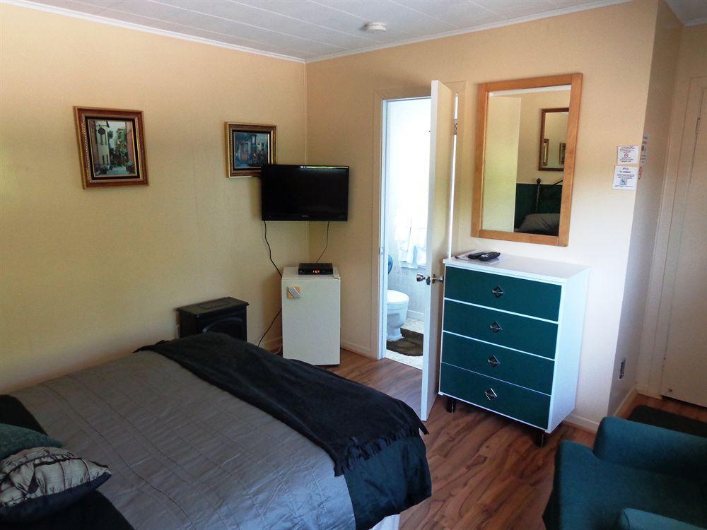 Motel Des Deux Lacs Waterloo ภายนอก รูปภาพ