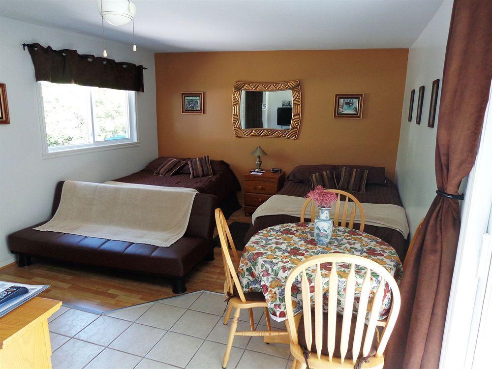 Motel Des Deux Lacs Waterloo ภายนอก รูปภาพ