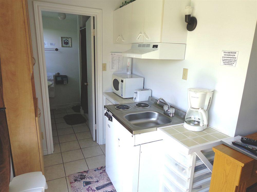Motel Des Deux Lacs Waterloo ภายนอก รูปภาพ
