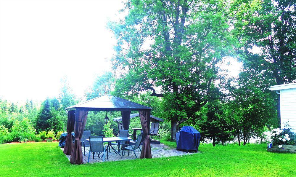 Motel Des Deux Lacs Waterloo ภายนอก รูปภาพ