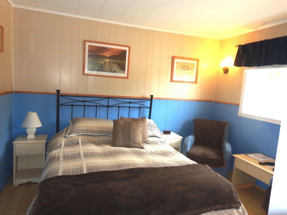 Motel Des Deux Lacs Waterloo ภายนอก รูปภาพ