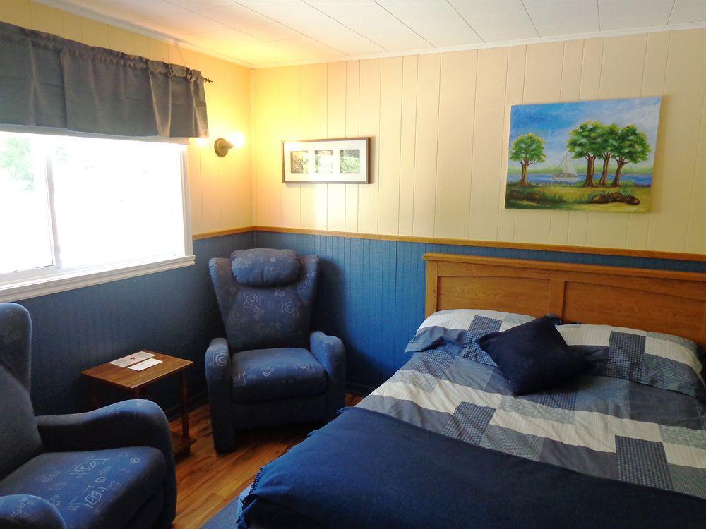 Motel Des Deux Lacs Waterloo ภายนอก รูปภาพ