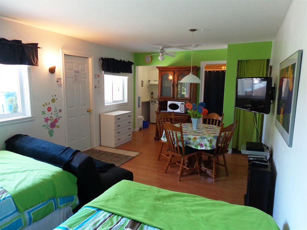 Motel Des Deux Lacs Waterloo ภายนอก รูปภาพ