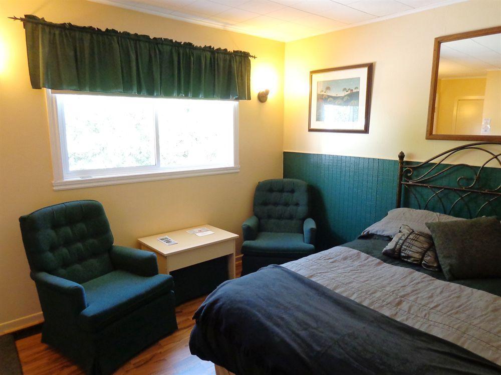 Motel Des Deux Lacs Waterloo ภายนอก รูปภาพ