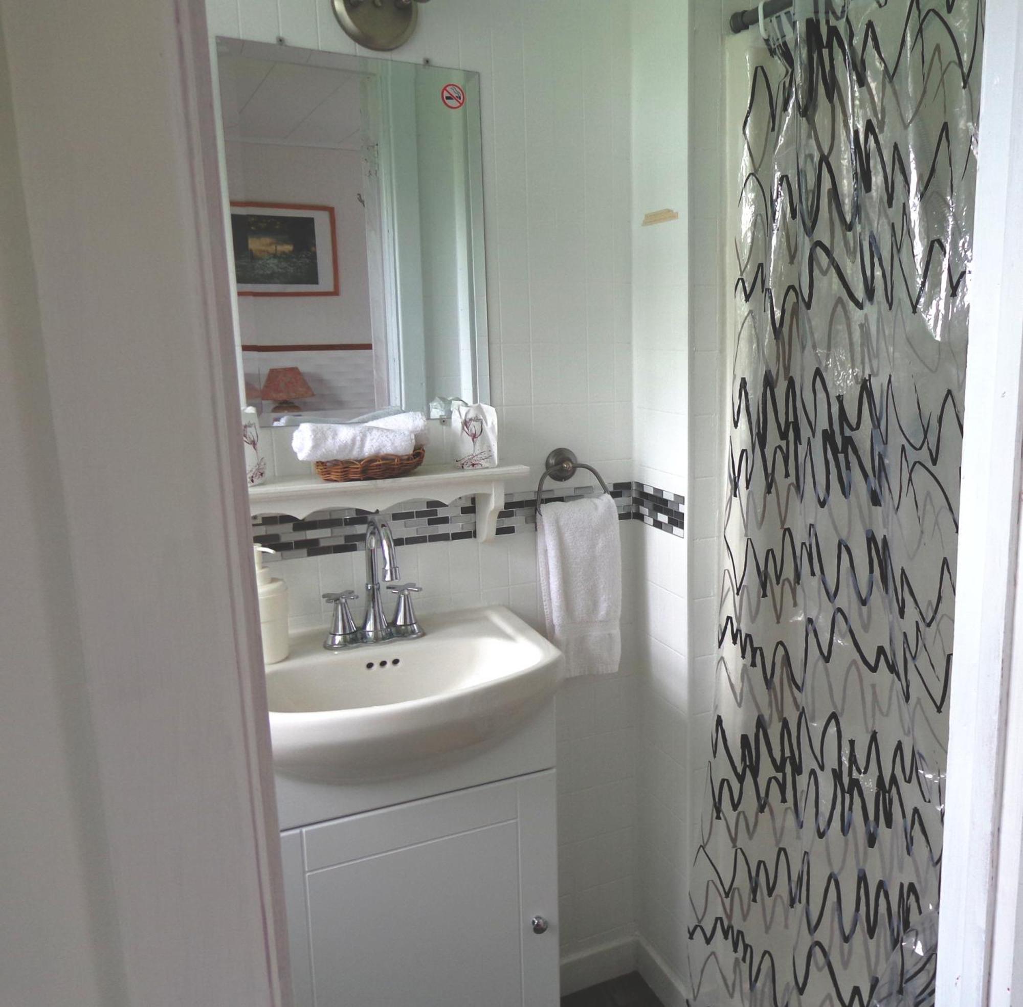 Motel Des Deux Lacs Waterloo ภายนอก รูปภาพ