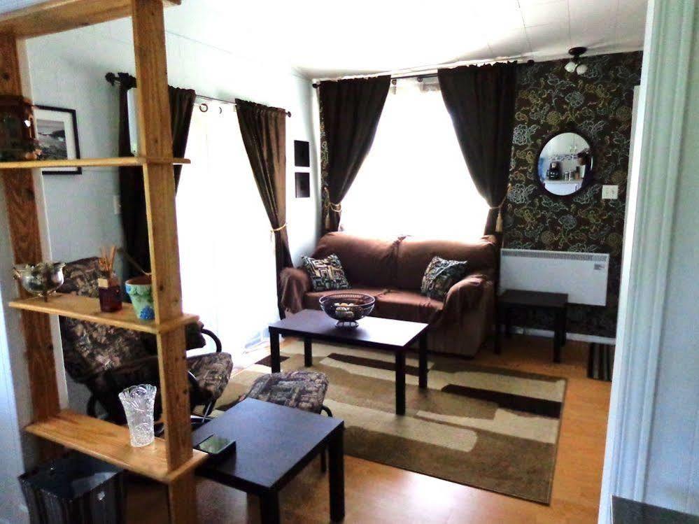 Motel Des Deux Lacs Waterloo ภายนอก รูปภาพ