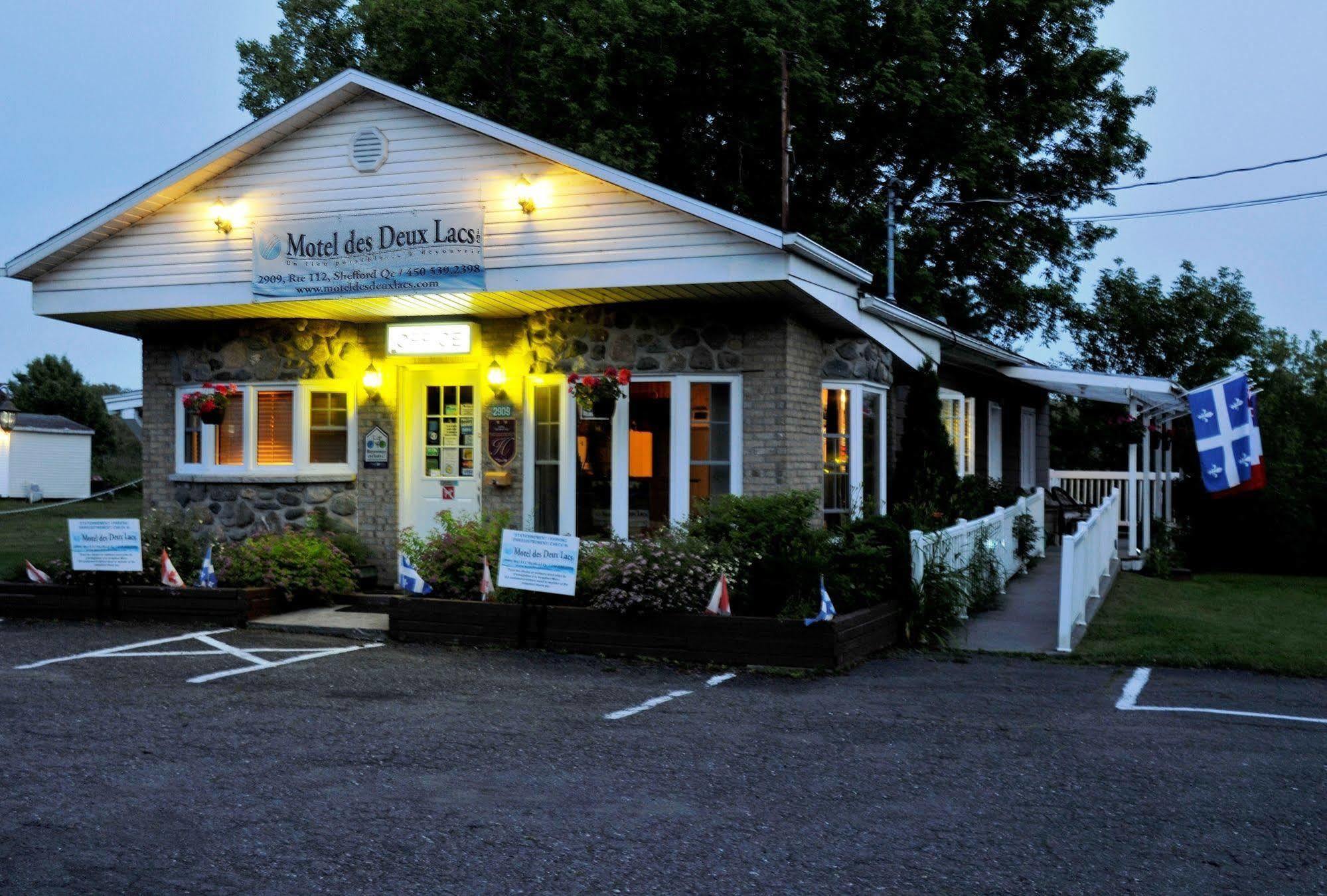 Motel Des Deux Lacs Waterloo ภายนอก รูปภาพ