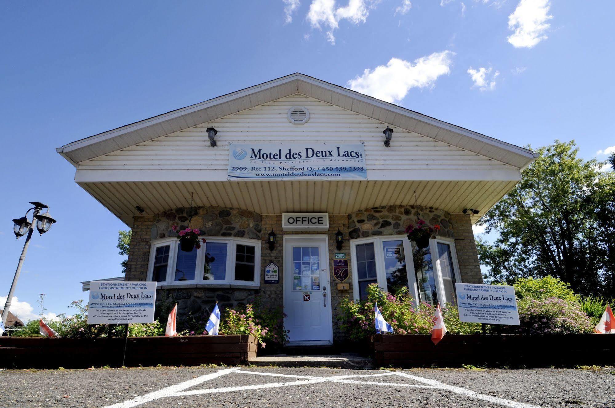 Motel Des Deux Lacs Waterloo ภายนอก รูปภาพ