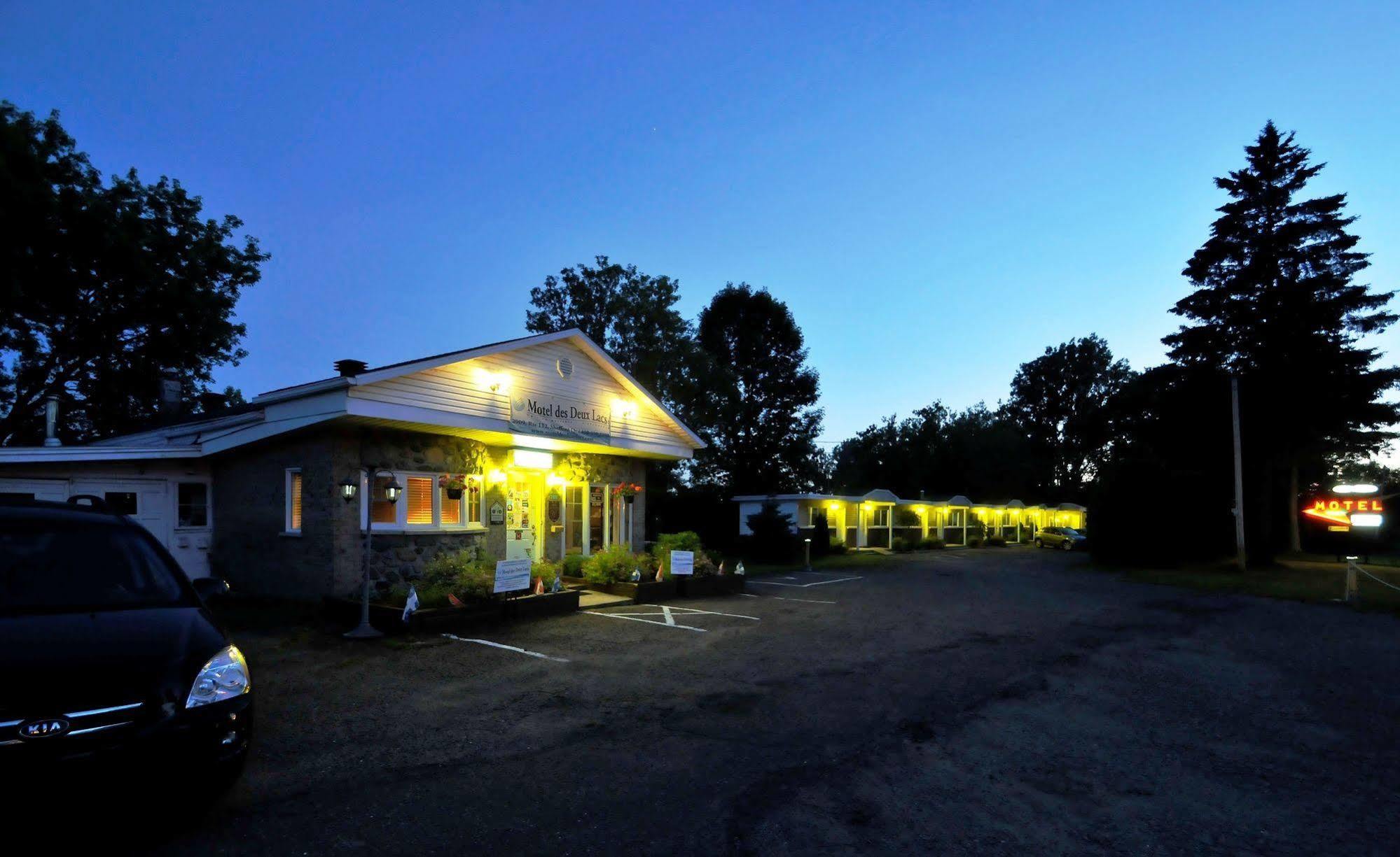 Motel Des Deux Lacs Waterloo ภายนอก รูปภาพ