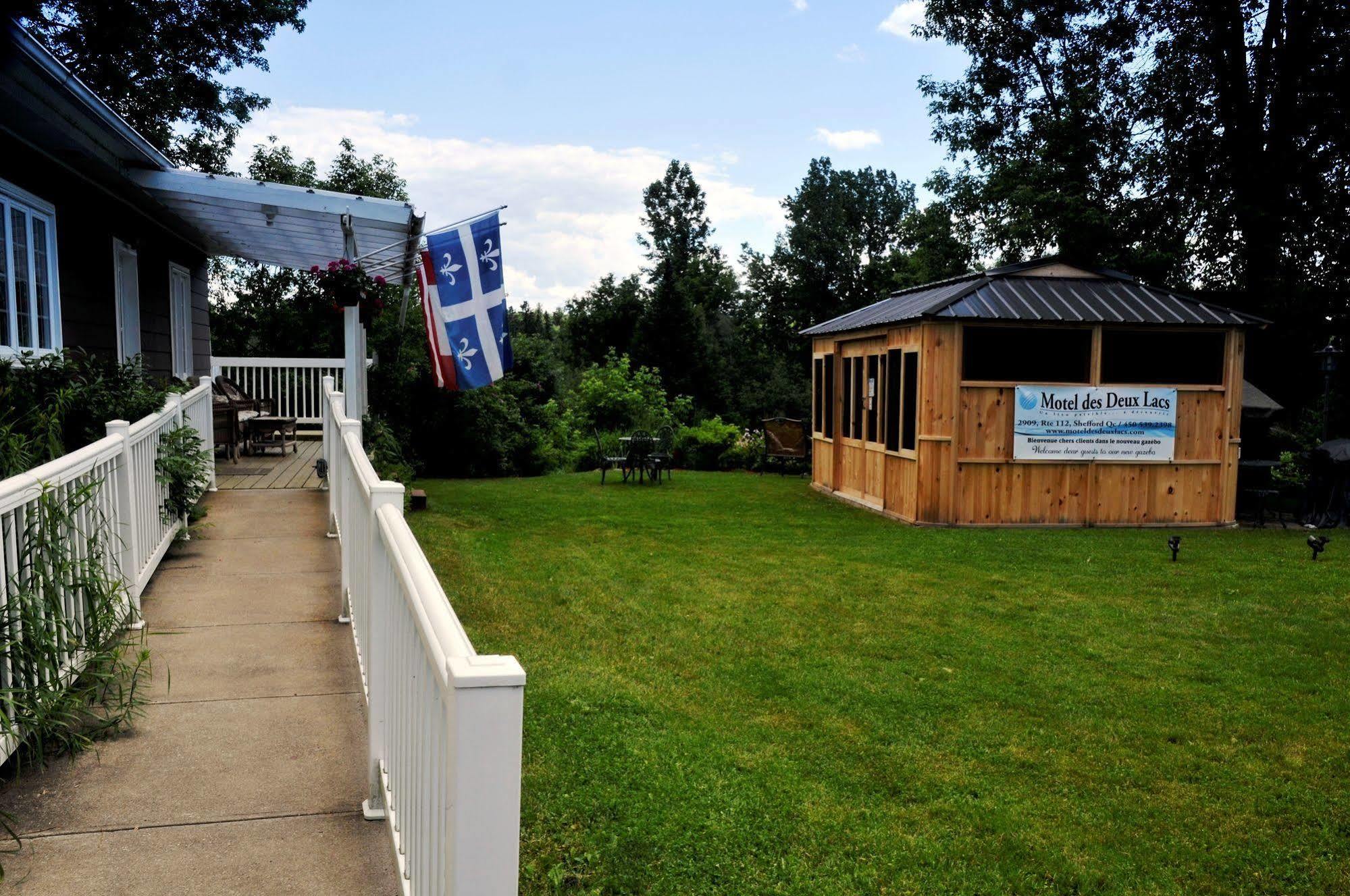Motel Des Deux Lacs Waterloo ภายนอก รูปภาพ