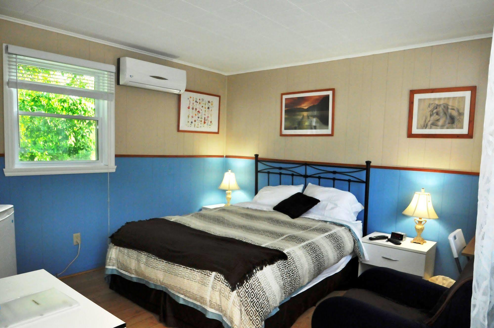 Motel Des Deux Lacs Waterloo ภายนอก รูปภาพ