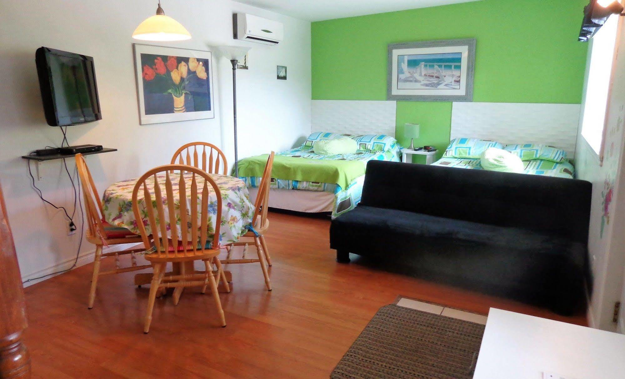 Motel Des Deux Lacs Waterloo ภายนอก รูปภาพ