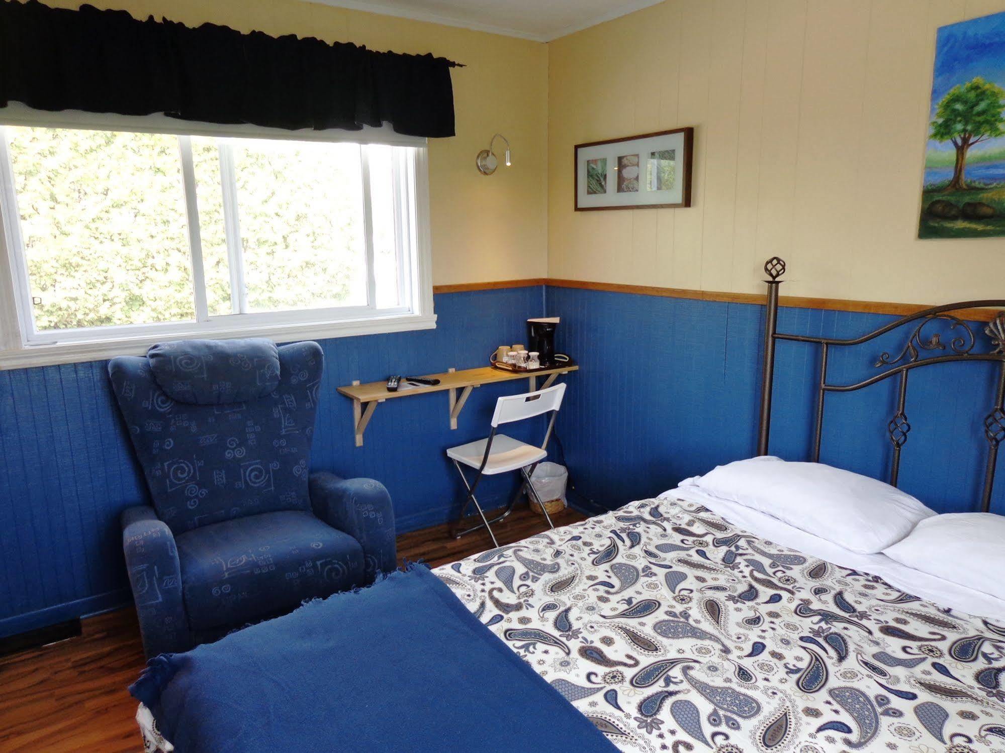 Motel Des Deux Lacs Waterloo ภายนอก รูปภาพ