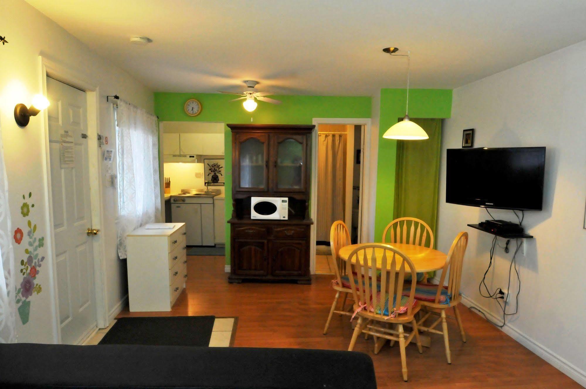 Motel Des Deux Lacs Waterloo ภายนอก รูปภาพ