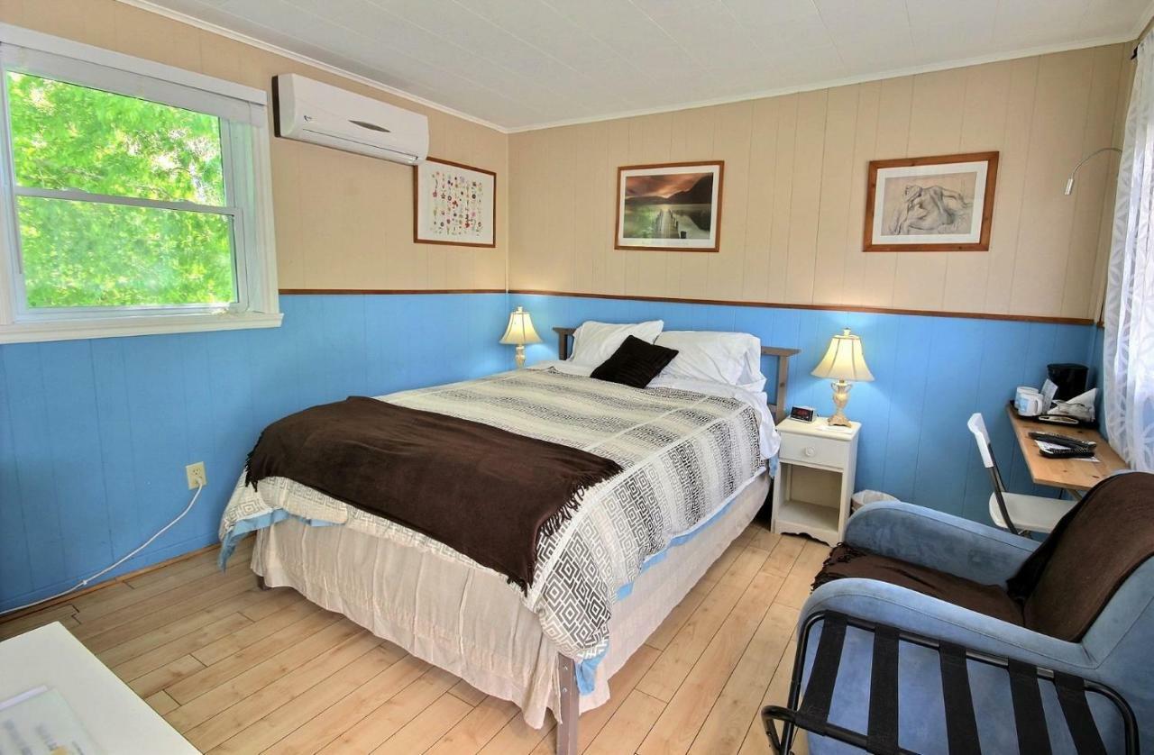 Motel Des Deux Lacs Waterloo ภายนอก รูปภาพ