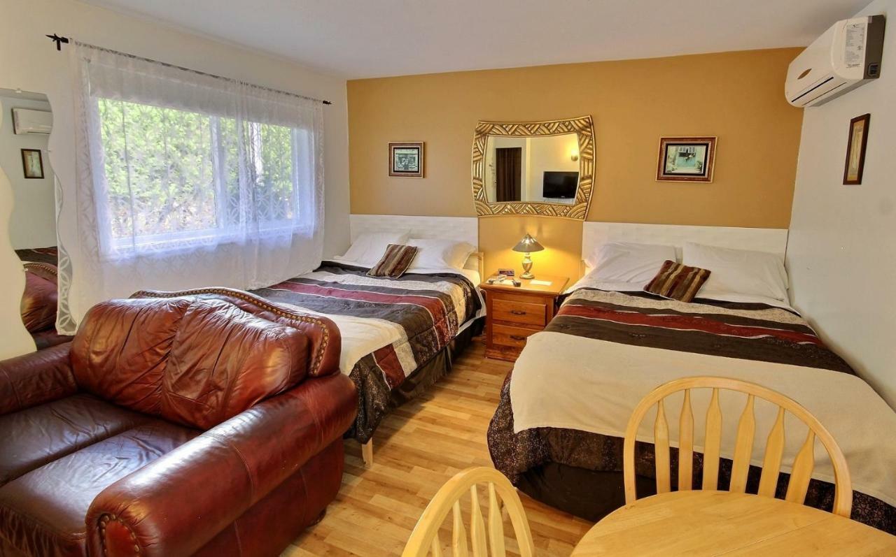 Motel Des Deux Lacs Waterloo ภายนอก รูปภาพ