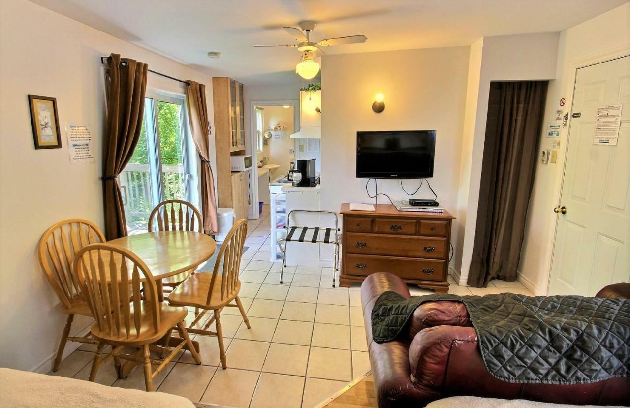Motel Des Deux Lacs Waterloo ภายนอก รูปภาพ