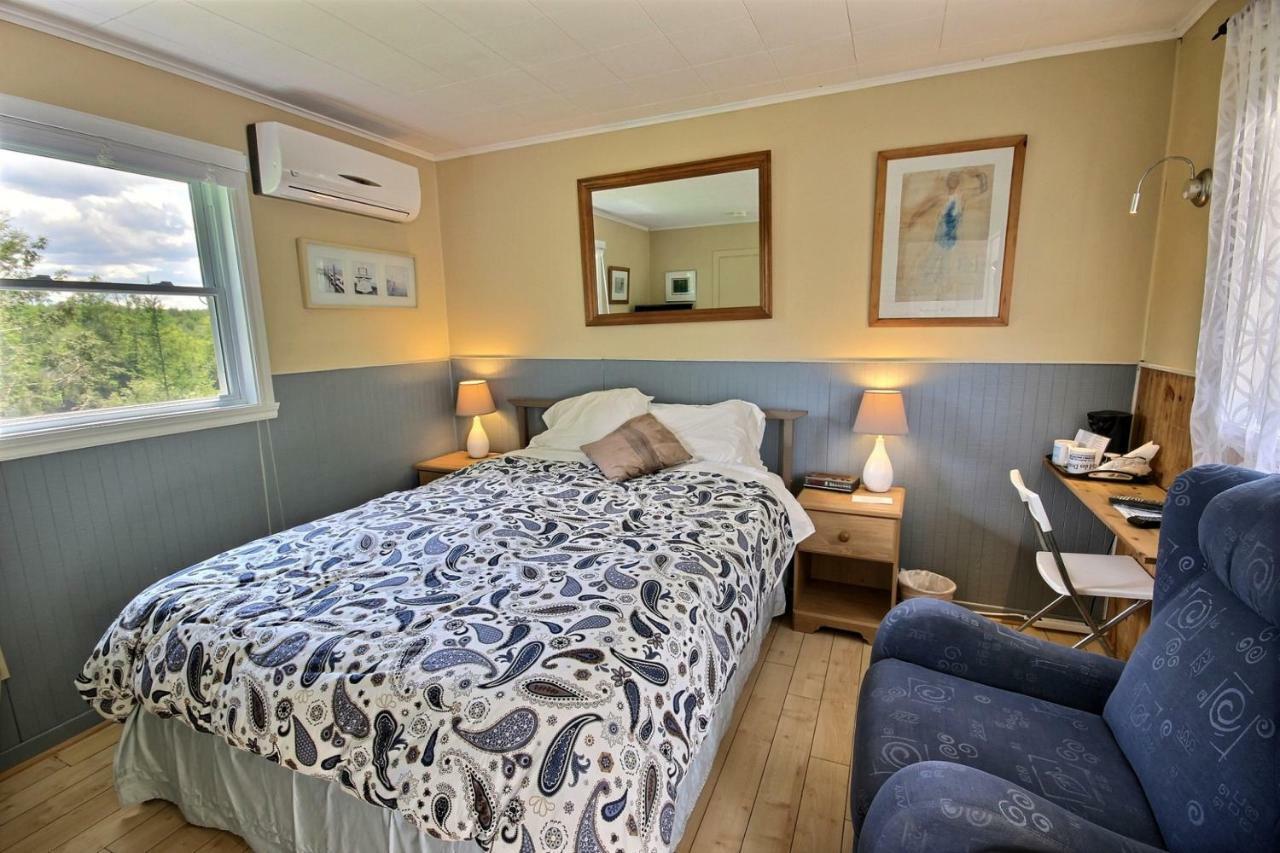 Motel Des Deux Lacs Waterloo ภายนอก รูปภาพ