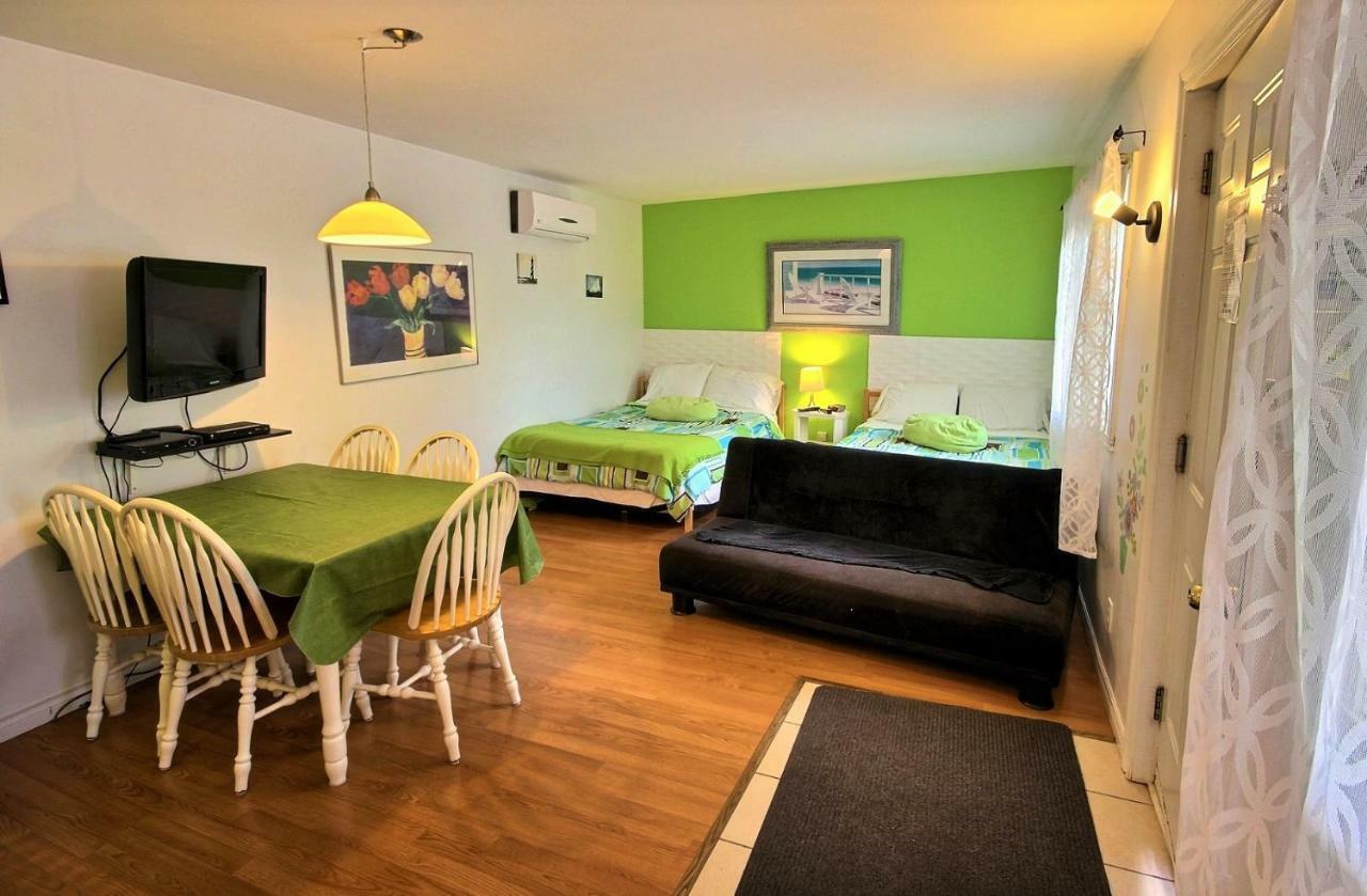 Motel Des Deux Lacs Waterloo ภายนอก รูปภาพ