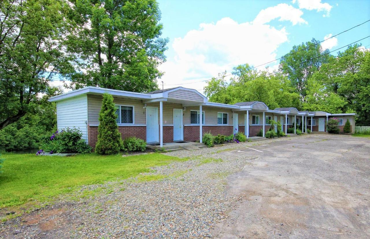 Motel Des Deux Lacs Waterloo ภายนอก รูปภาพ